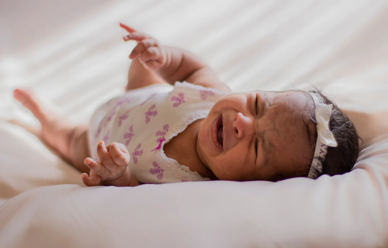 Bayi Merintih atau Menangis Terus-menerus